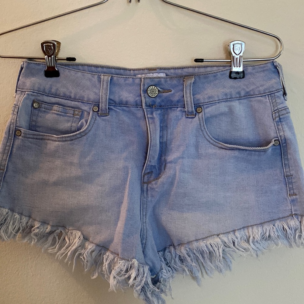 Light Wash Frayed Short Shorts